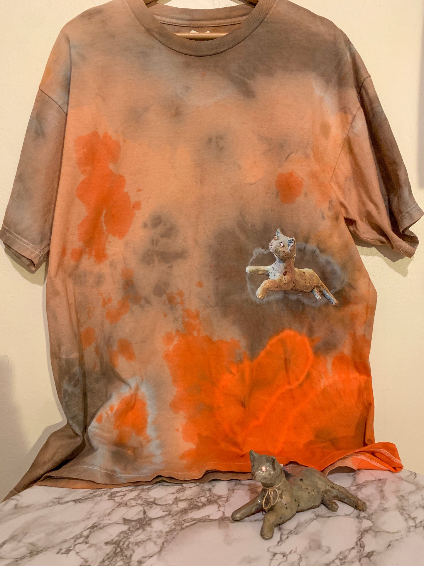 Krazy Kat Peeking shirt with matching cat figurine (one of one) - This clay Krazy Kat is floating on a cloud looking out at his world of peach, bright orange and brown custom tiedye.