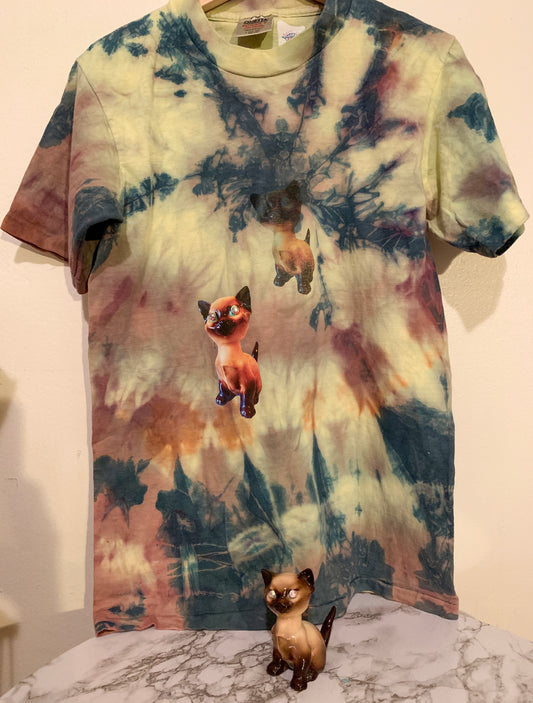 Krazy Kat Peeking shirt with matching cat figurine (one of one) - This perky Krazy Kat is seeing double while swirling in pale yellow, blue, and neutral brown and orange custom tie dye.