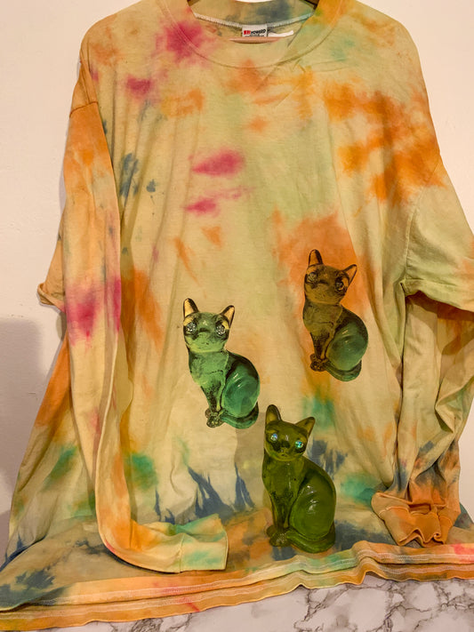 Krazy Kat Peeking shirt with matching cat figurine (one of one) - This emerald green Krazy Kat has double vision in her long sleeve yellow, orange, red, blue, and green custom tie-dye.